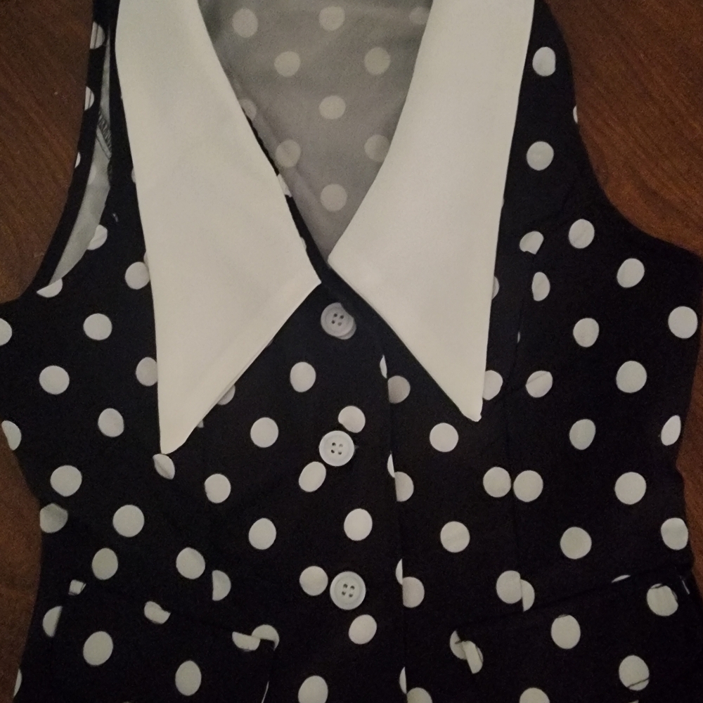 Polka Dot Sleeveless Blouse - Picture 3 of 3